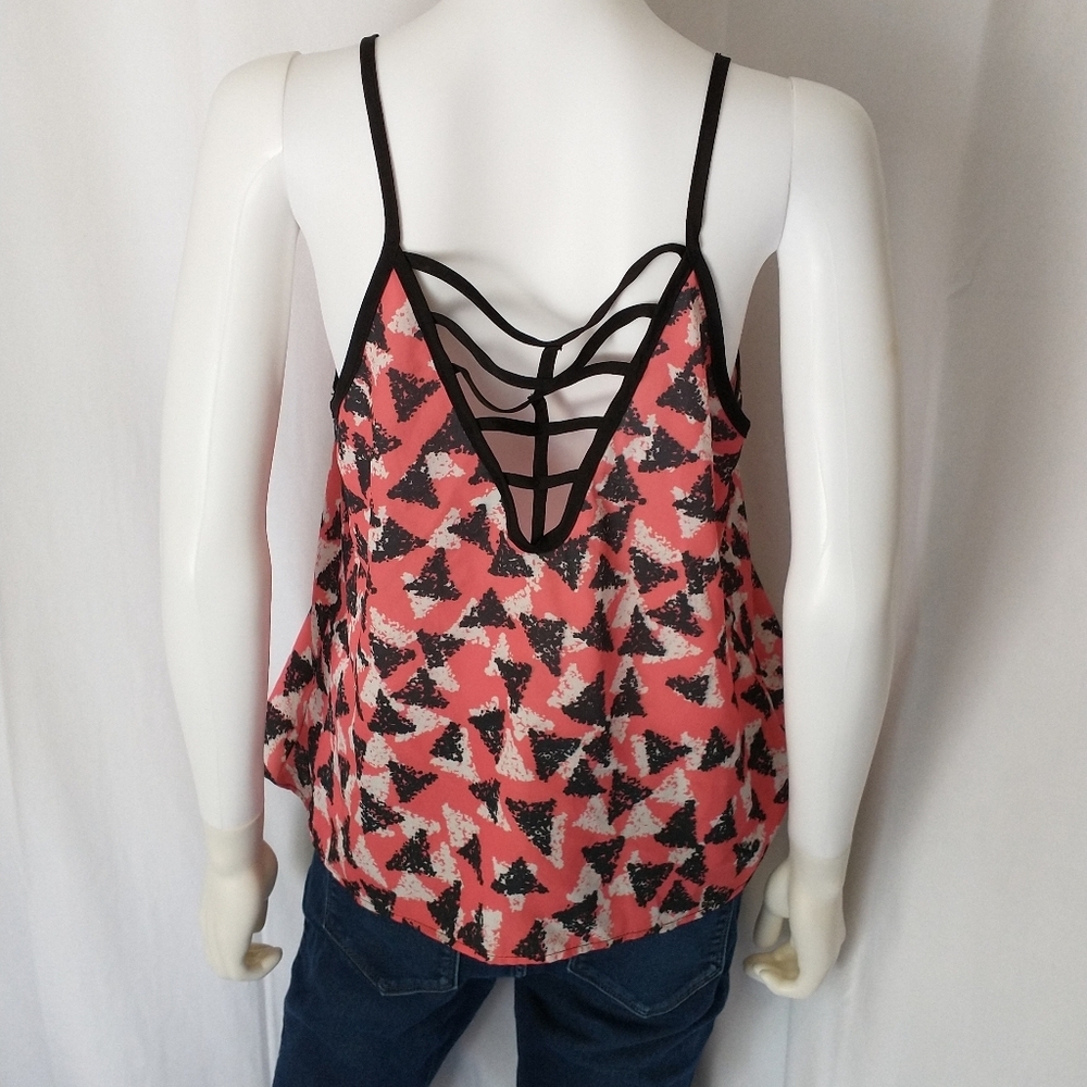 Vanity Patter Sleeveless Top - Picture 4 of 6